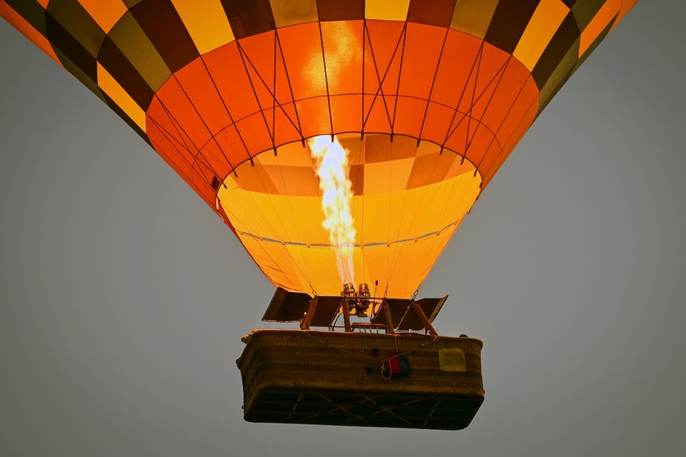 Tragedia en Brasil: globo aerostático se incendia y deja 8 muertos