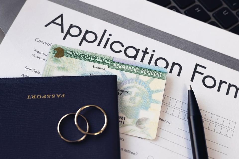 Arrestan a 11 por red de matrimonios falsos para obtener green card en Florida