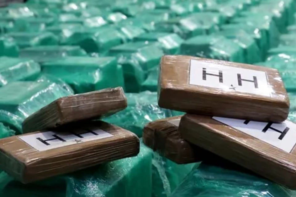 Cuatro toneladas de cocaína, Pacífico, Tres detenidos MundoNOW