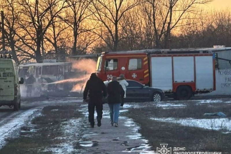 Ataque con dron ruso impacta autobús de mineros y deja muertos en Ucrania