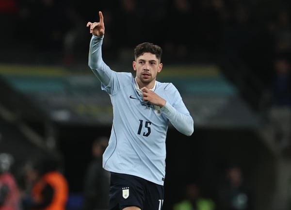 Valverde salva a Uruguay en Wembley