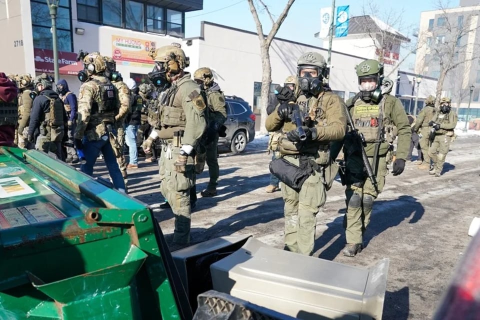 ICE ejecuta arresto en Vermont y protesta termina con gas pimienta y granadas aturdidoras