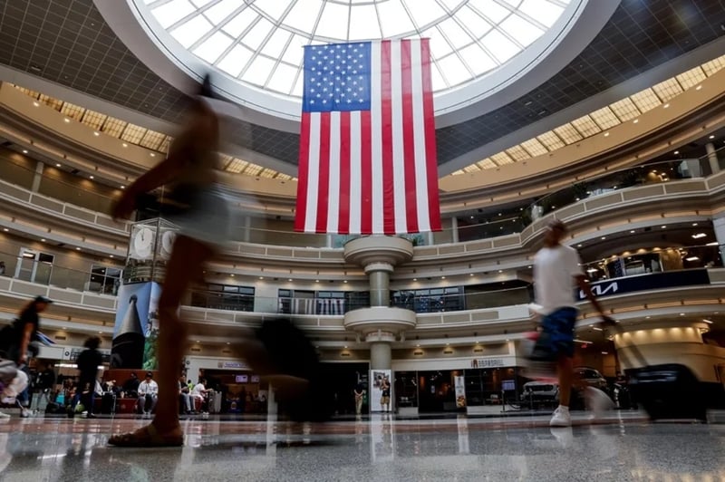 EEUU amplía restricciones a préstamos para inmigrantes y residentes con green card