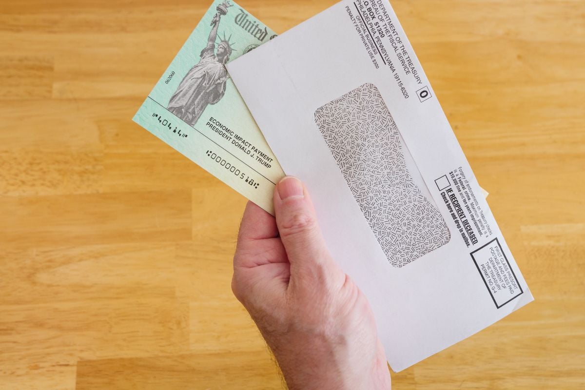 Cómo reclamar cheques de reembolso en California, Nueva Jersey, Pensilvania y Virginia