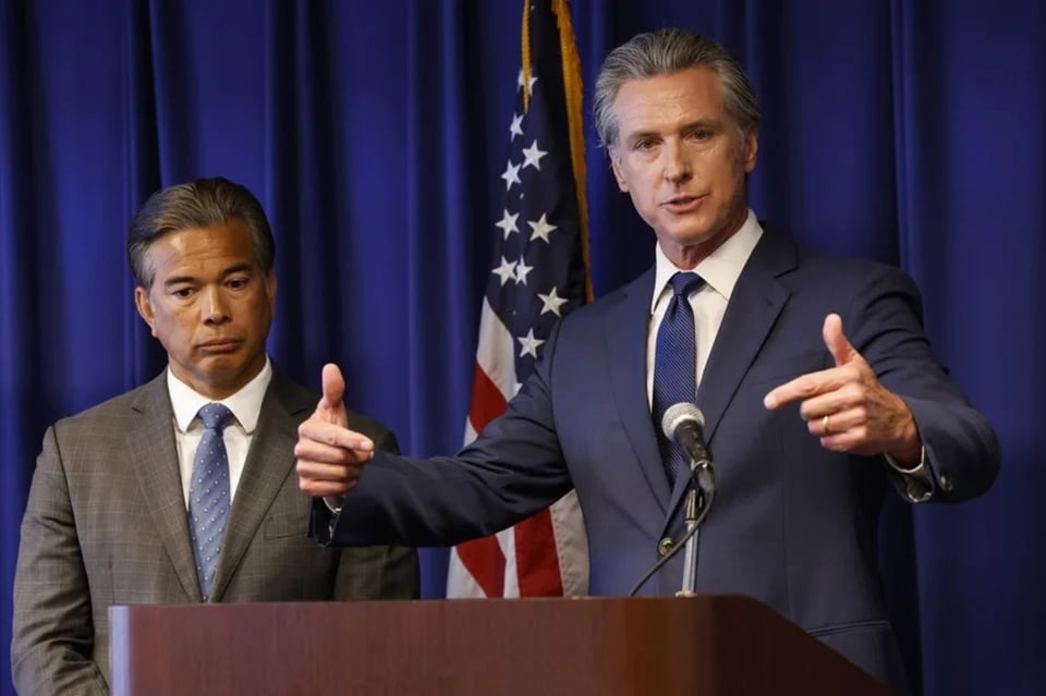 California demanda a Trump por reactivar oleoductos tras desastre ambiental featured image