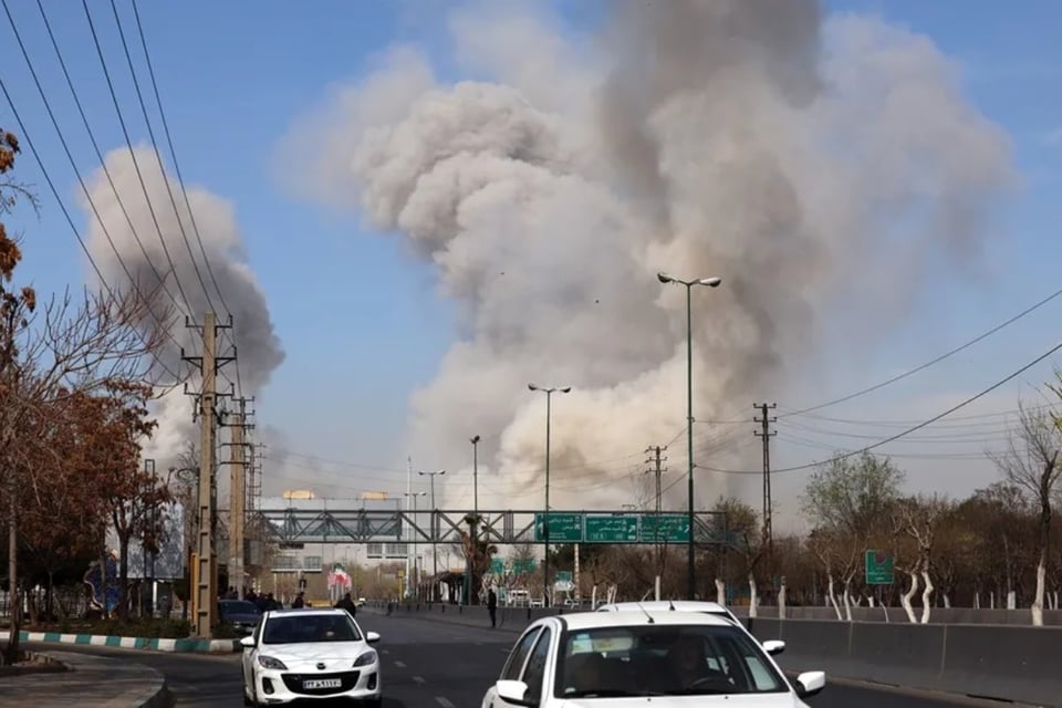 Israel bombardea, Irán, petróleo MundoNOW