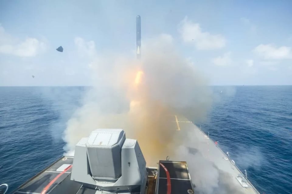 EE.UU. asegura que destruyó un portaviones de drones en Irán