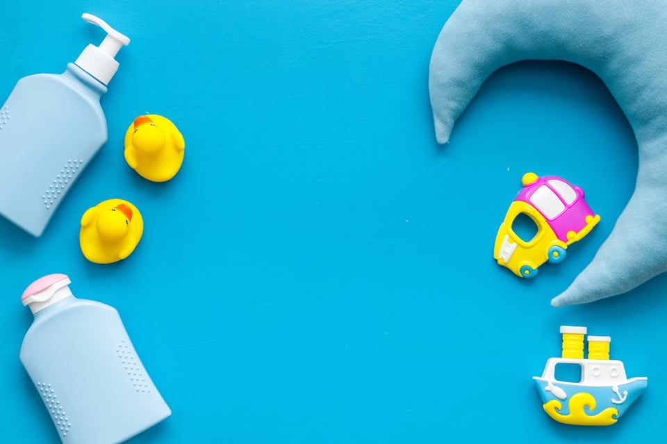 Retiran juguetes de baño para bebés