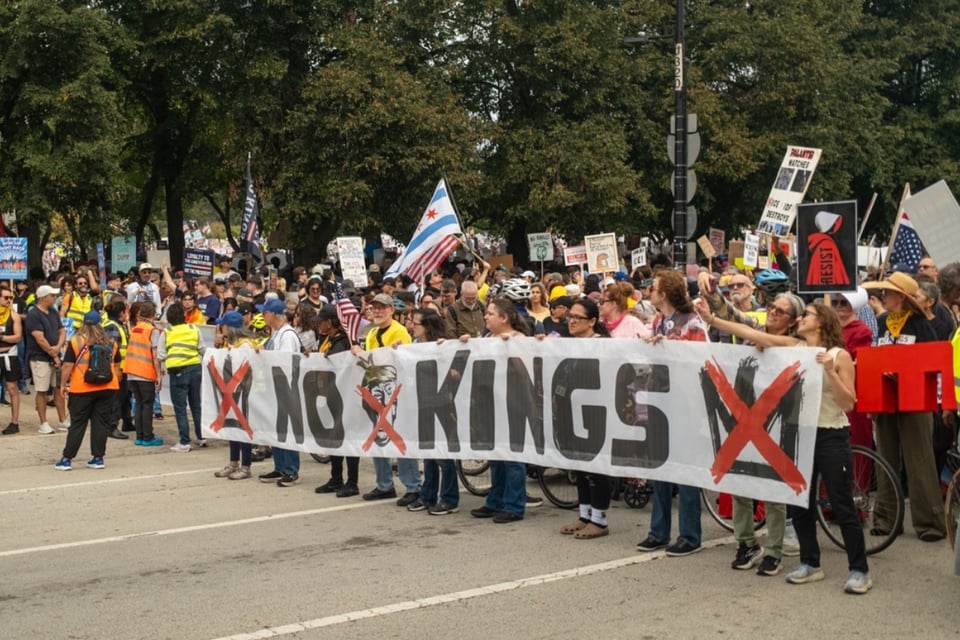 Protestas “No Kings” toma Miami: latinos repudian a Trump y también a gobiernos de Cuba y Venezuela