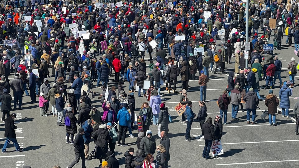 Así se vive la histórica marcha No Kings en Tarrytown, NY; ¡Envíanos tus fotos! featured image