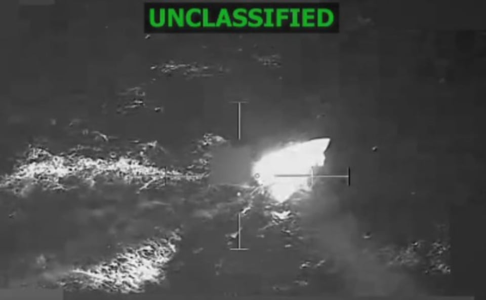 EE.UU. confirma bombardeo contra narcolancha con sobrevivientes featured image