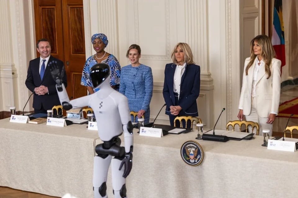 Melania Trump impulsa uso de robots como maestros en EE.UU. featured image