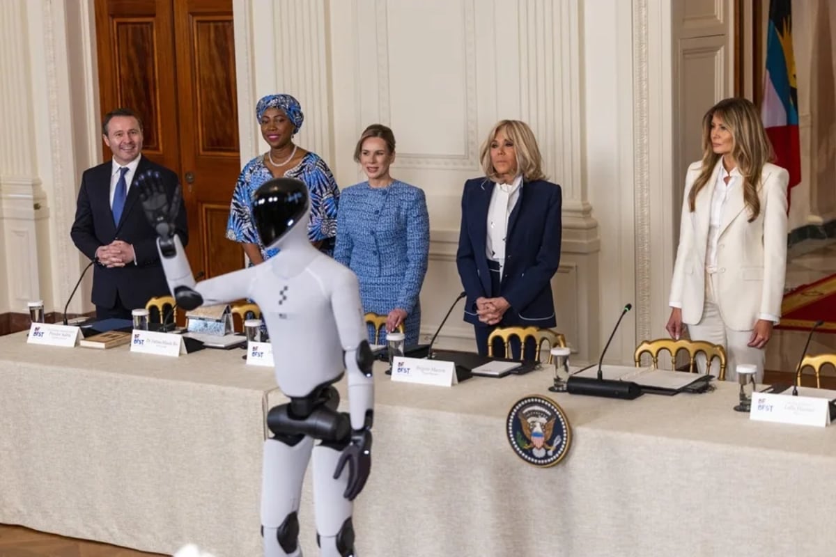 Melania Trump impulsa uso de robots como maestros en EE.UU.