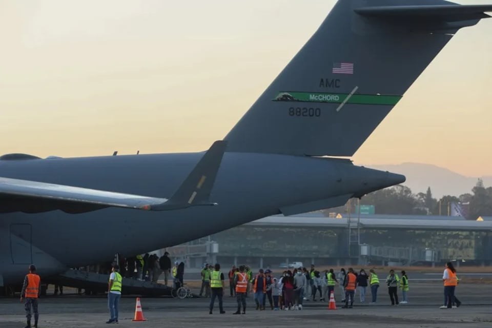 EE.UU. deporta a más de 100 menores pese a protección humanitaria
