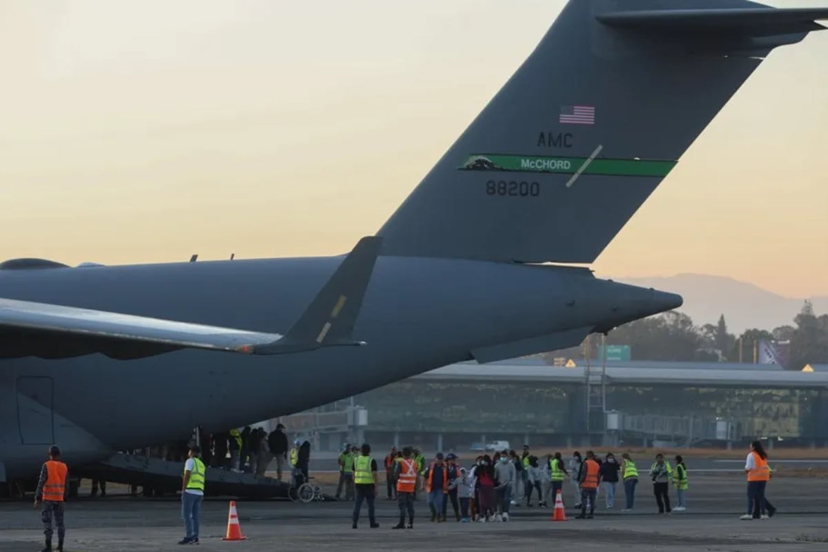 EE.UU. deporta a más de 100 menores pese a protección humanitaria