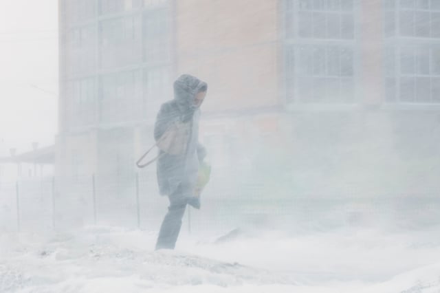 Ventisca golpea al Medio Oeste de EEUU: ciudades colapsadas, viajes cancelados y nieve que podría durar hasta mayo