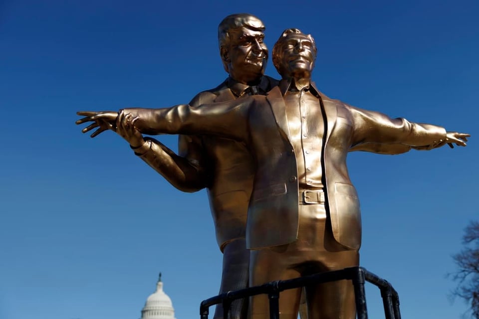 Estatua, Trump, Epstein, MundoNOW