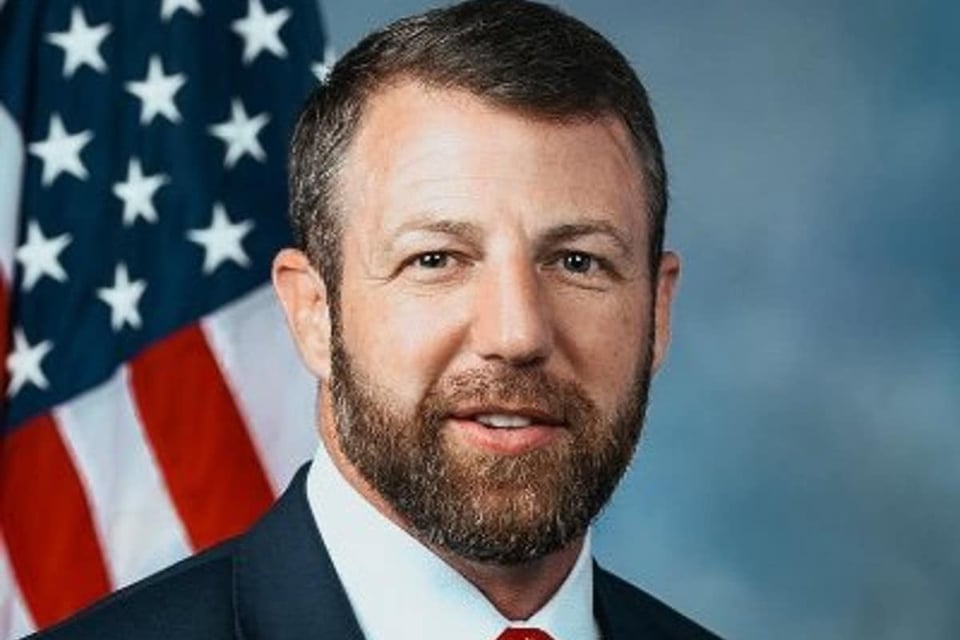 Trump coloca a aliado MAGA Markwayne Mullin al frente del DHS