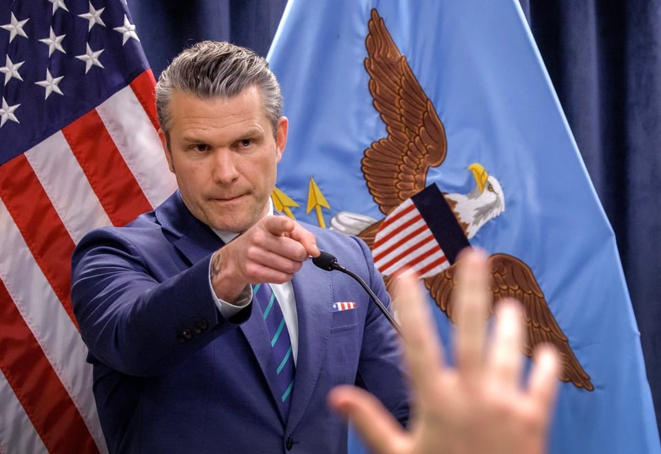 Pentágono veta a fotógrafos tras fotos desfavorables del secretario Hegseth