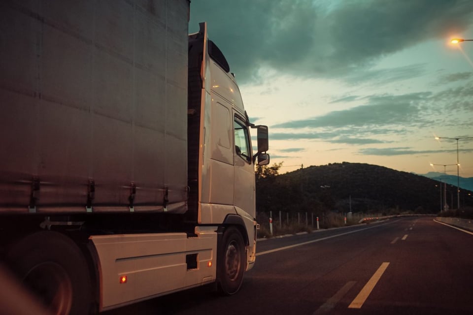 Autoridades hallan a 229 migrantes al interior de tráiler en estado mexicano de Veracruz featured image