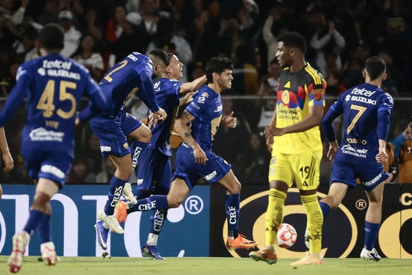 Pumas vence al América con polémica