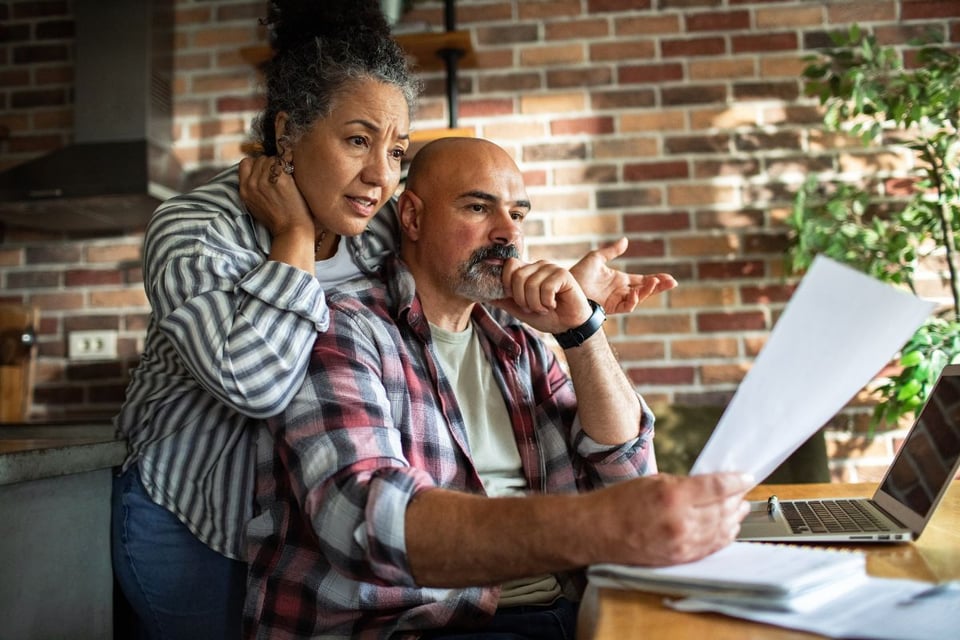 Qué significa recesión y cómo puedes prepararte para cuidar tu dinero