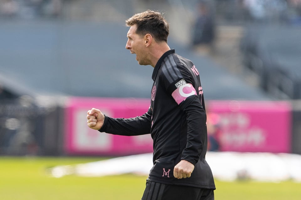 Messi marca de tiro libre y llega a 901 goles