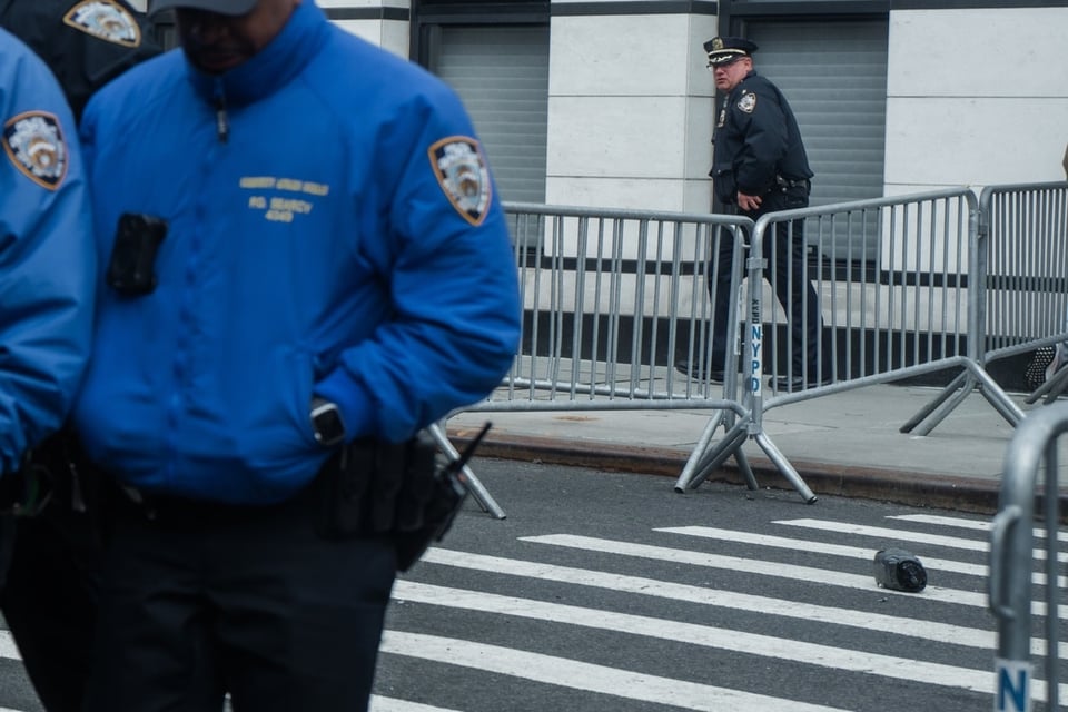 Artefactos sospechosos desatan pánico frente a la residencia del alcalde, Gracie Mansion Suspicious Devices Spark Panic During Protest