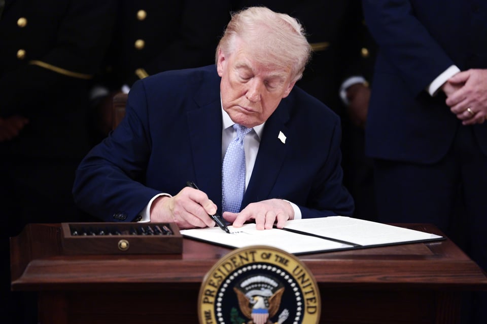 Trump confirma despliegue de ICE en aeropuertos este lunes