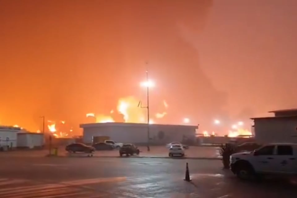 Pemex confirma cinco fallecidos tras incendio en Refinería Olmeca
