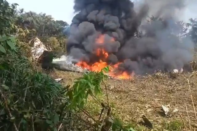 Avión militar se desploma en Colombia y activa operativo de emergencia