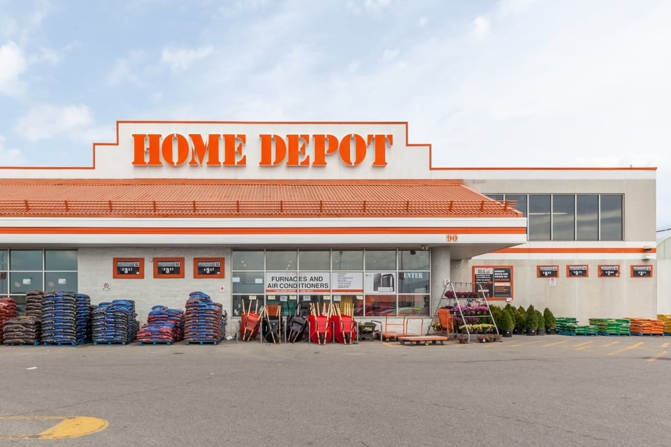 Mujer usó identidades falsas para obtener más de $266,000 en crédito de Home Depot