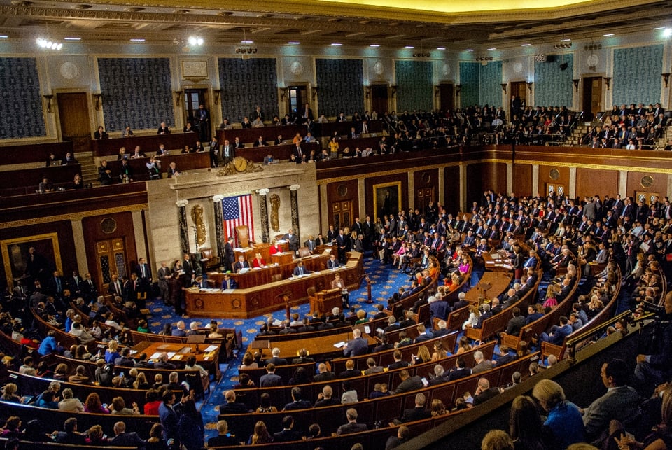 Senado negocia fin del cierre del DHS con fuerte división featured image