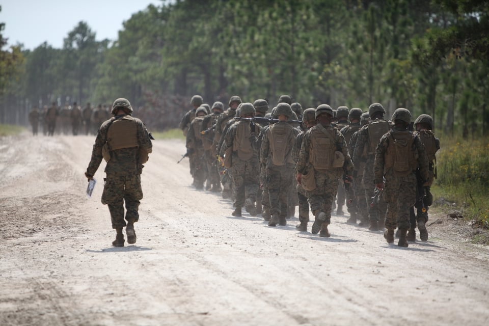 EE.UU. envía miles de marines a Oriente Medio en plena guerra con Irán