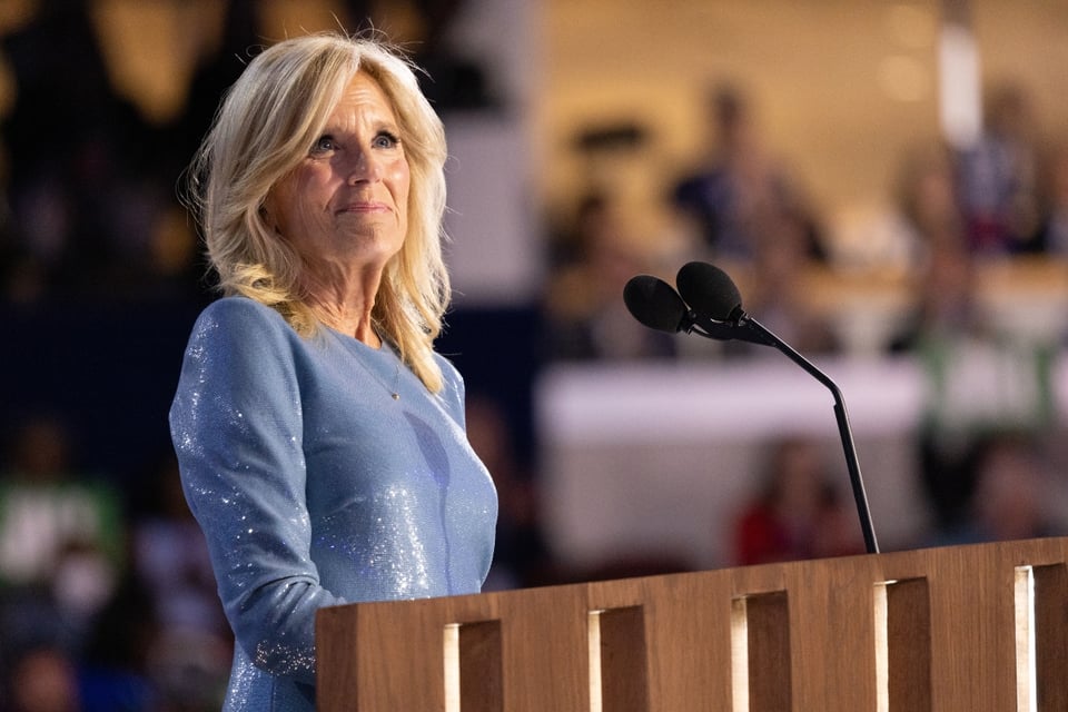 Agente armado se dispara durante protección a Jill Biden en aeropuerto de Filadelfia featured image