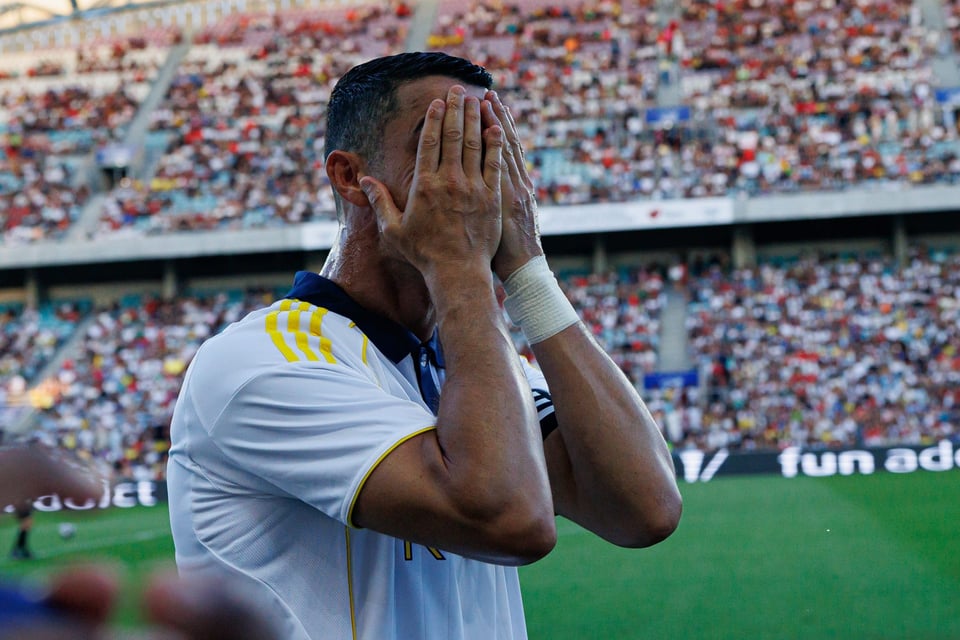 Cristiano Ronaldo falla penal y sale lesionado