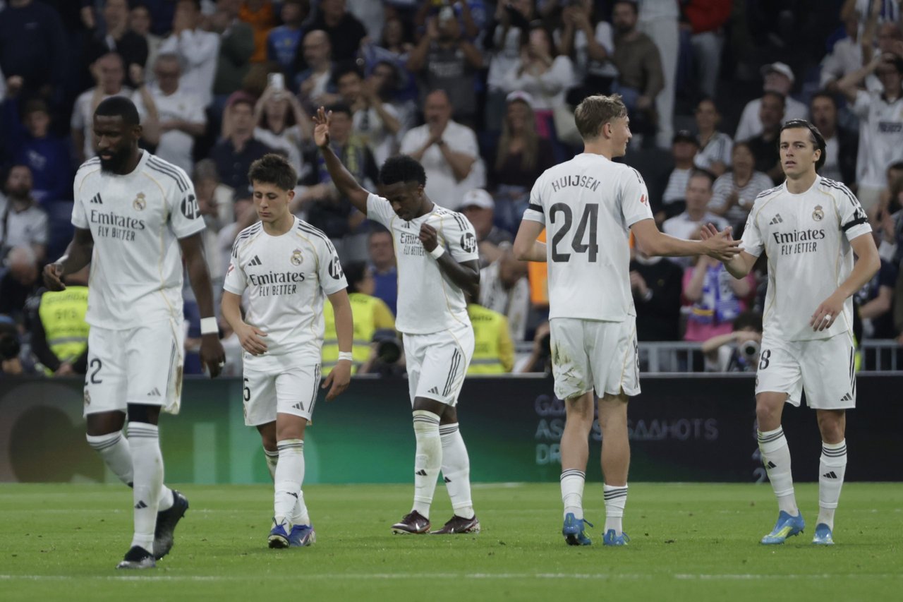 Real Madrid vence al Alavés y mantiene viva la lucha por LaLiga