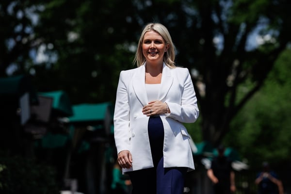 Karoline Leavitt se va y cambia la comunicación de la Casa Blanca