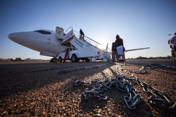 Texas desata polémica: policía podrá deportar migrantes sin intervención federal