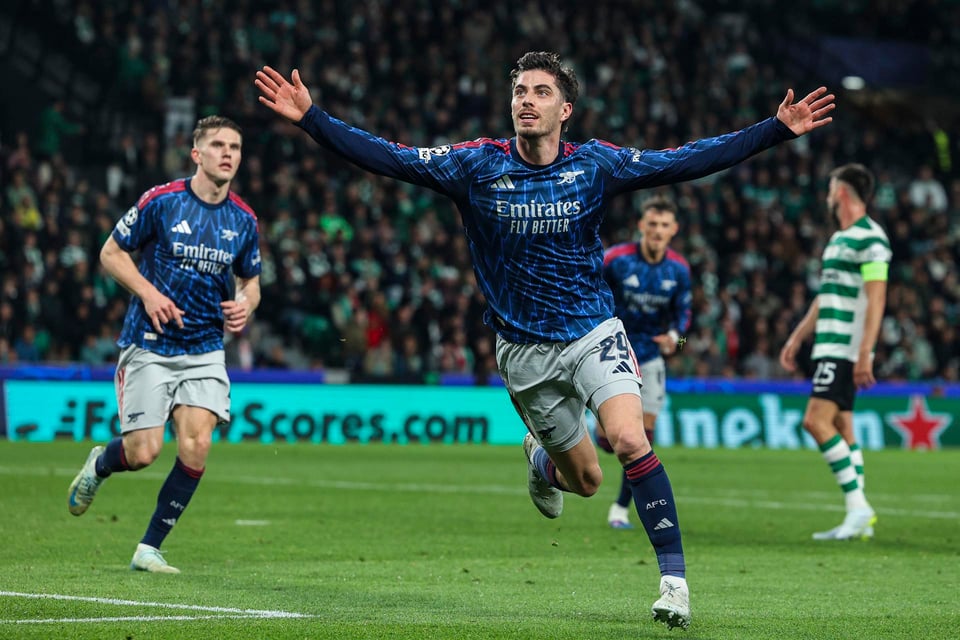 Arsenal golpea al final y toma ventaja ante Sporting en Champions