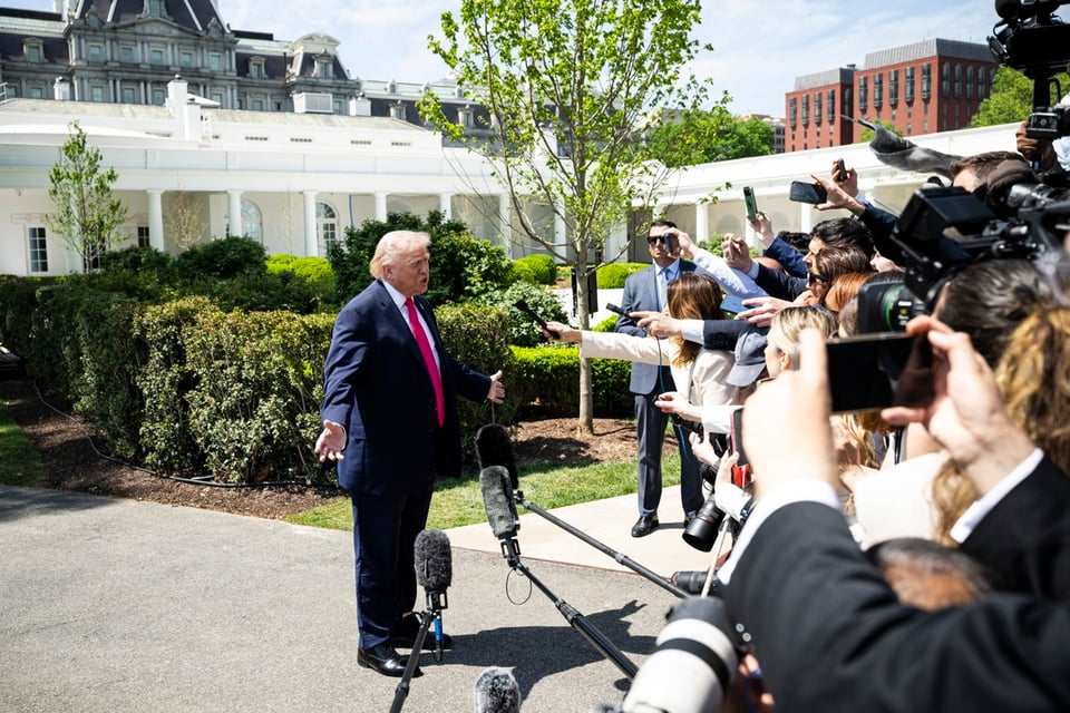 Trump asegura que el Pentágono tiene archivos OVNI “impactantes”