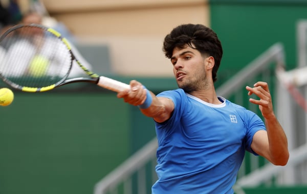 Alcaraz arrasa en Montecarlo y avanza a semifinales