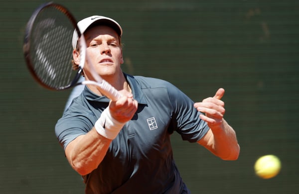 Sinner enciende alarmas por fatiga tras avanzar en Montecarlo