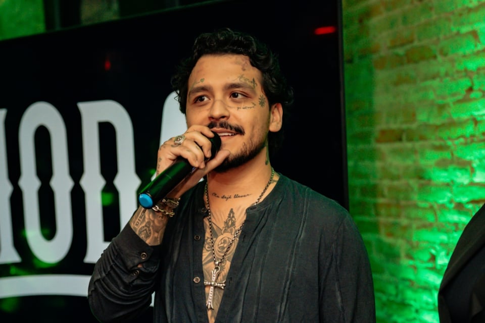 Emiliano Aguilar reta a Nodal