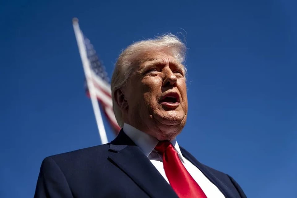 Trump endurece amenaza en Ormuz y advierte destruir buques iraníes mientras abre puerta a negociar