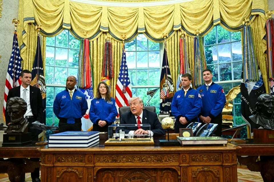 Trump homenajea en la Casa Blanca a los astronautas de Artemis II tras misión histórica