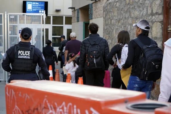 Revés para Trump: justicia bloquea expulsiones sin asilo