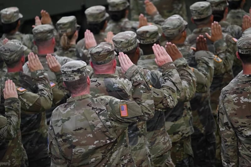 EE.UU. refuerza tropas en Oriente Medio mientras Trump anticipa el fin de la guerra