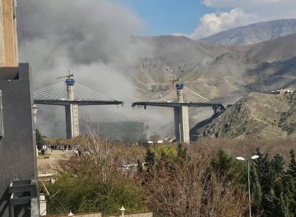 PUENTE, IRAN, DESTRUIDO, EE.UU