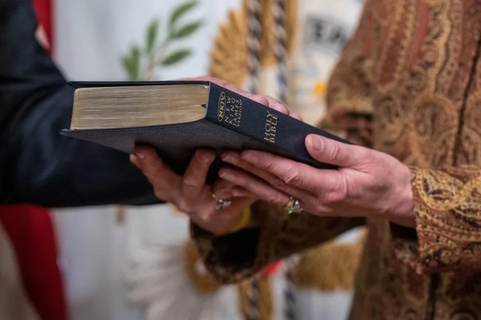 Biblia, Hegseth, polémica MundoNOW